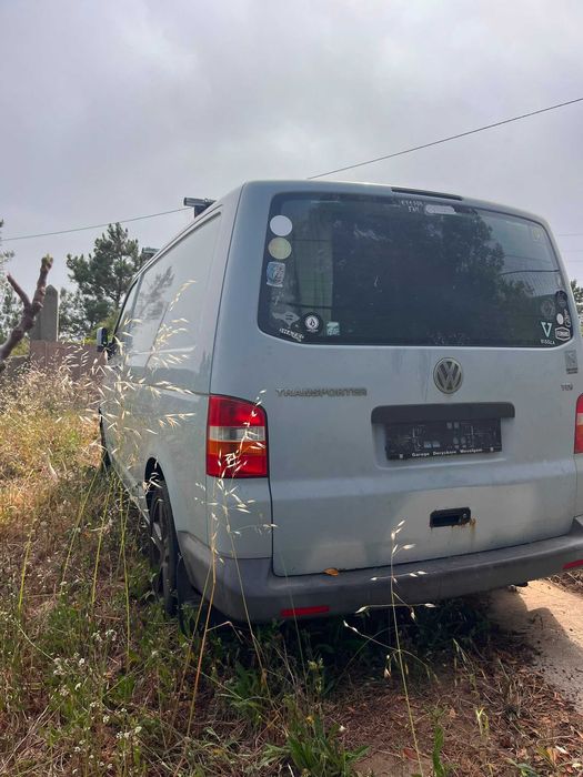 Volkswagen T5 1.9 TDI 2006 – Camper Van artesanal – Sem matrícula, caixa precisa de reparação