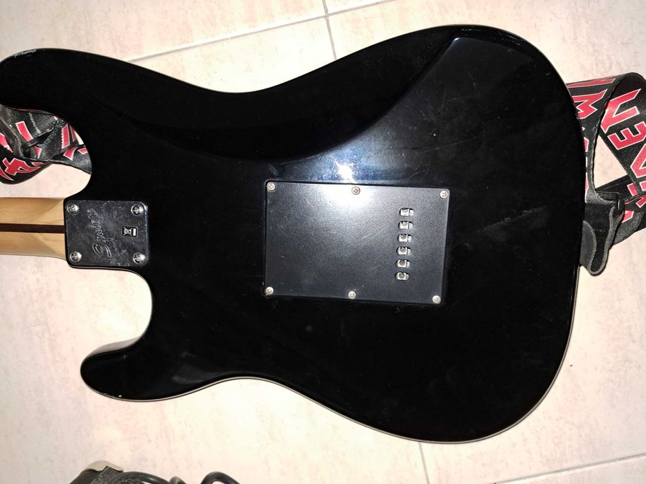 Guitarra Fender Com coluna