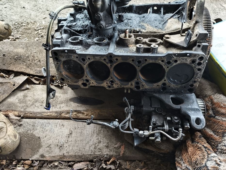 Двигун Т4 2.4 дизель в розборі.