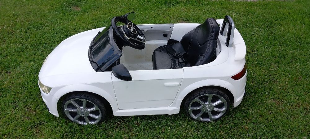 Samochód na akumulator Audi