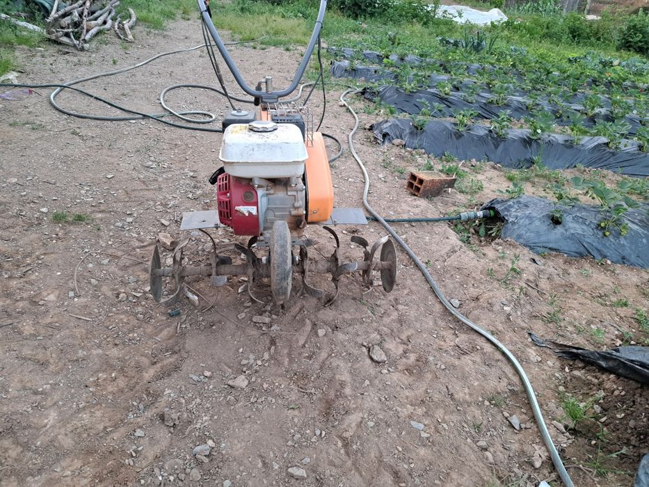 Vendo /troco moto enchada