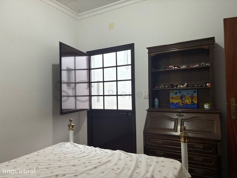 Moradia em Vila Verde de Ficalho com três quartos, um deles suite.
