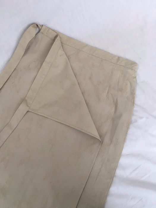 Conjunto bege com brocado top + saia comprida