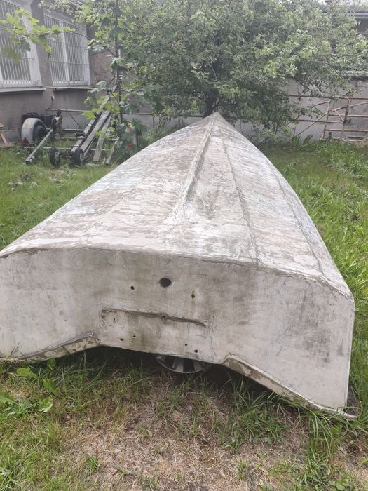 Łódka duża, nie jest dziurawa