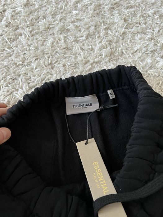 Fear of God essentials off white шорти