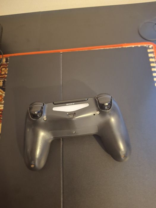 Ps4 1TB z orginalnym padem