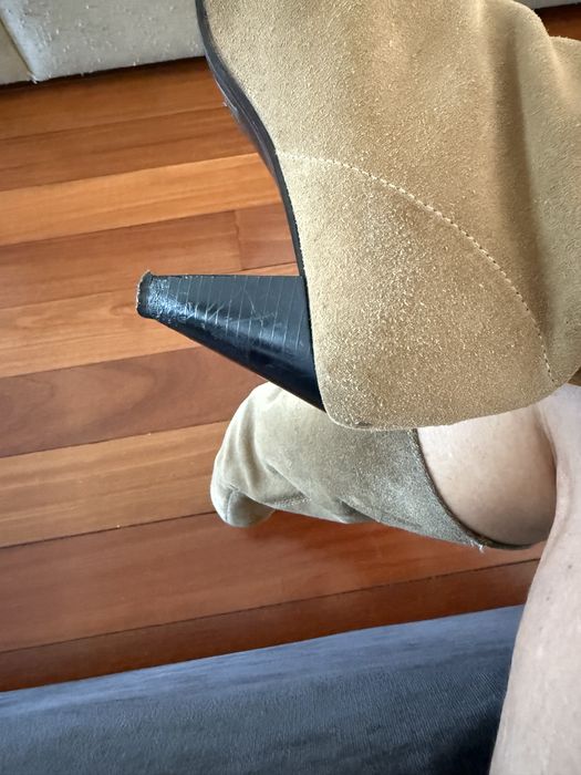 Botas em camurça