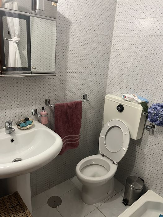 Aluga-se quartos (despesas de água e luz incluidas)