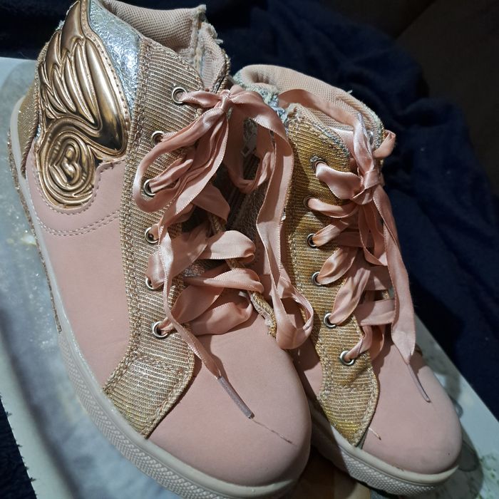 Buty sportowe 36 pudrowy róż z błyszczącymi ozdobami stan bdb