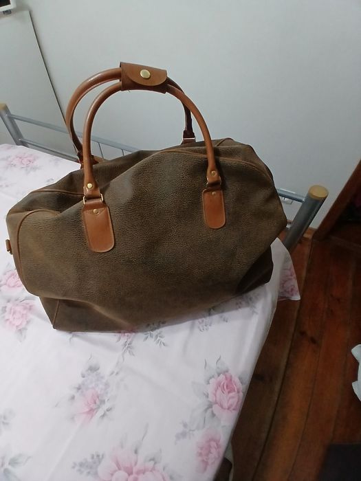 Malas de viagem 1 preta e outra castanha