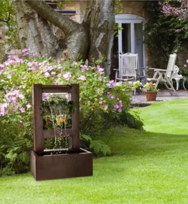 Fontanna ogrodowa wodospad na kwiaty