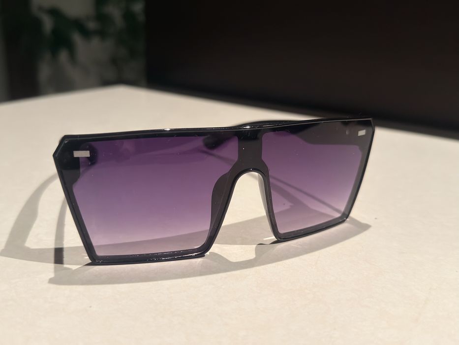 Czarne okulary przeciwsłoneczne duże