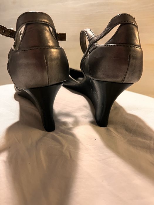 Sapatos em cunha de pele da zara cor chumbo