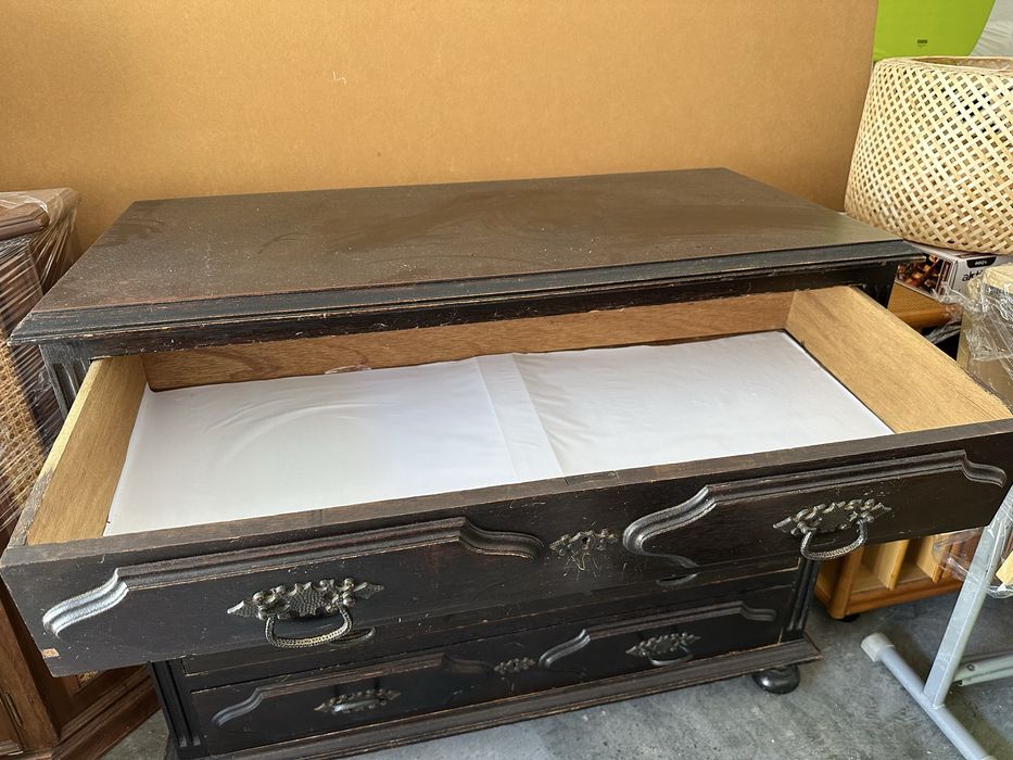 NEGOCIÁVEL: Cómoda 4 gavetas