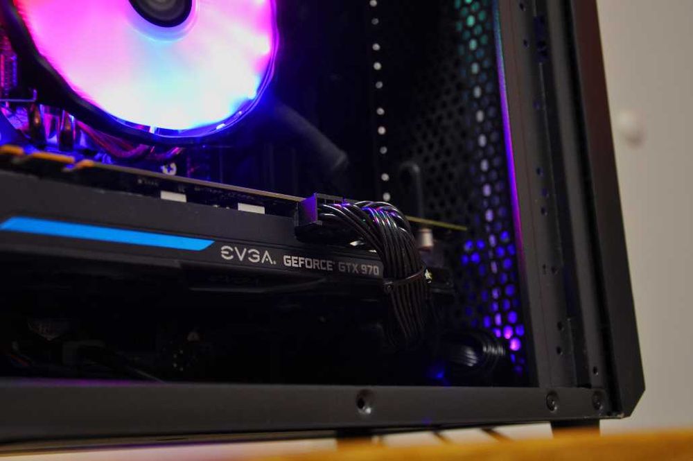 Komputer Gamingowy Intel E5 3,3GHZ GTX 16GB 512SSD WINDOWS LED