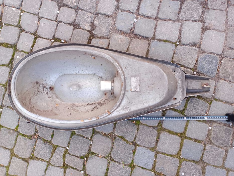 Вуличний світильник ліхтар