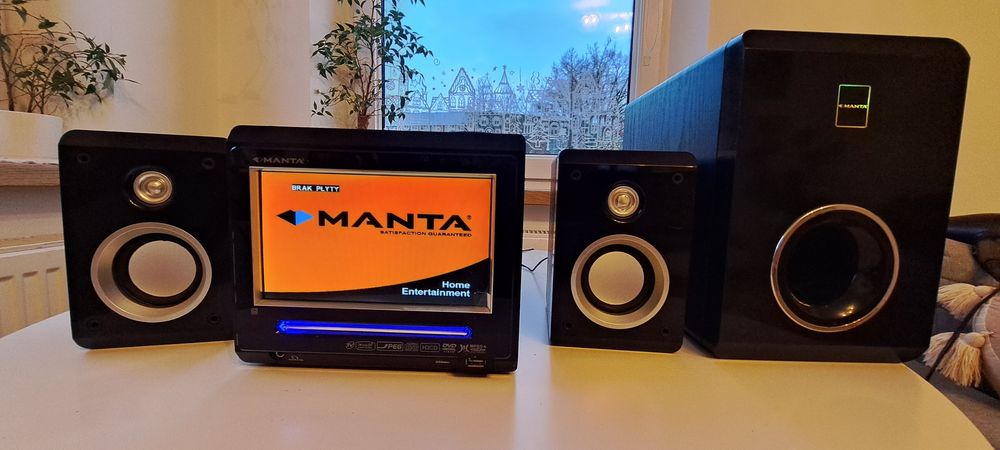 Wieża Manta z ekranem DVD