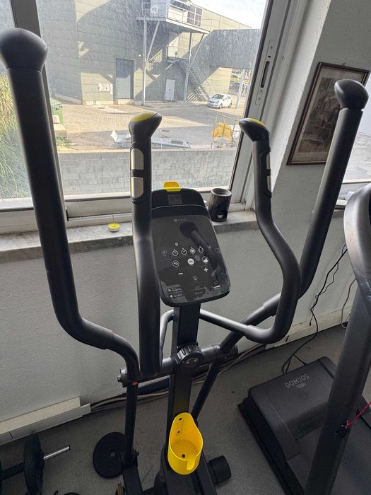 Bicicleta Domynos Elíptica AutoAlimentada e com Conexão Bluethooth EL520 usada