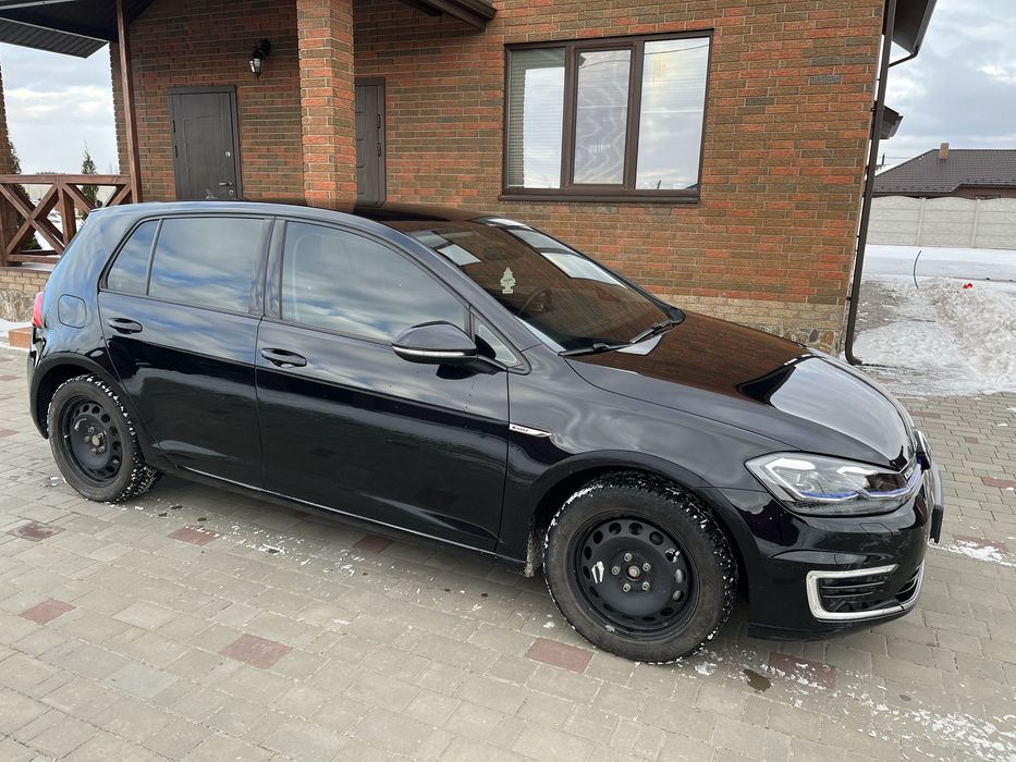 Volkswagen E-golf 35.8кВ