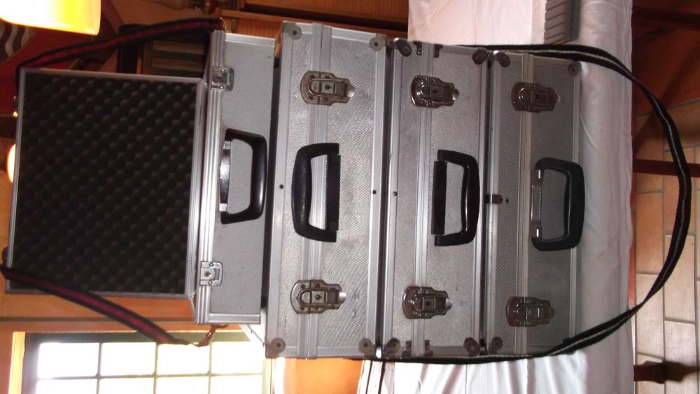Antigas 2x  malas de Porão e 1 x Malas de Cartão forte , 4x  de aluminio