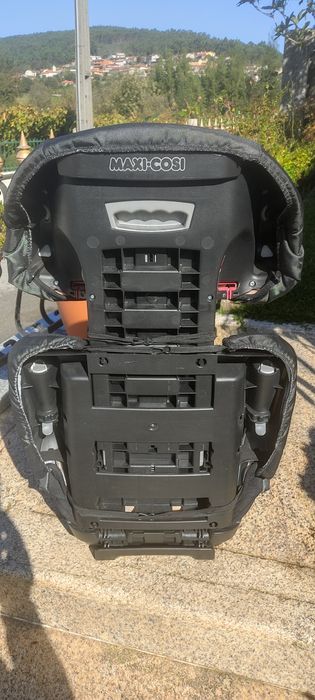 Cadeira Auto bebé cor cinza e preta