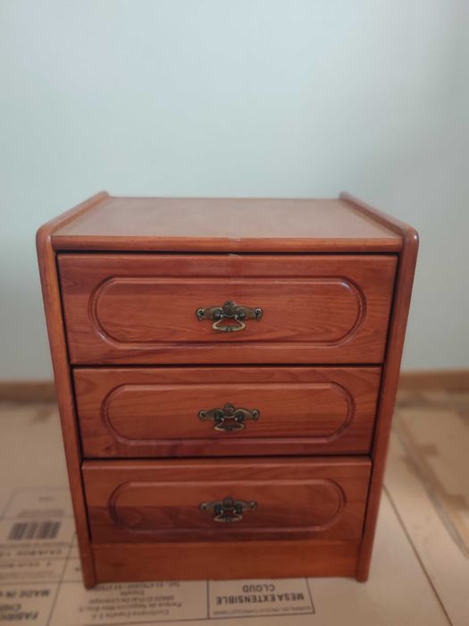 Conjunto Camas 188cmx88cm + Mesa cabeceira Pinho Mel + colchões