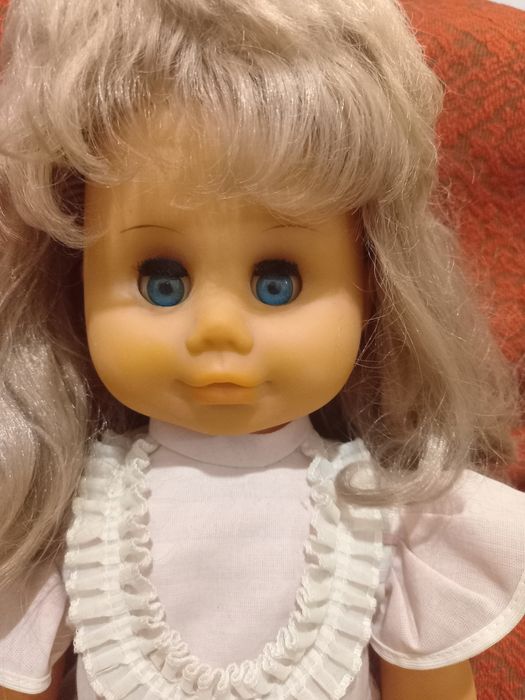 Продам куклу коллекционную