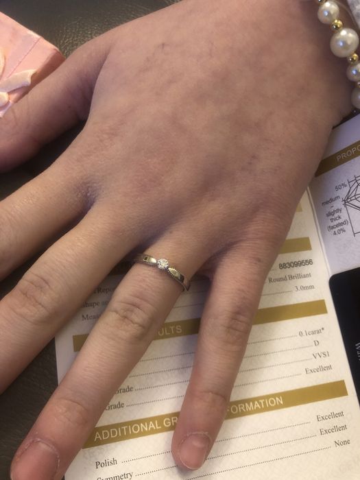 Srebrny pierścionek z diamentem laboratoryjnym certyfikat