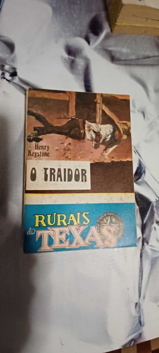 Livro _O Traidor_ de Henry Keystone