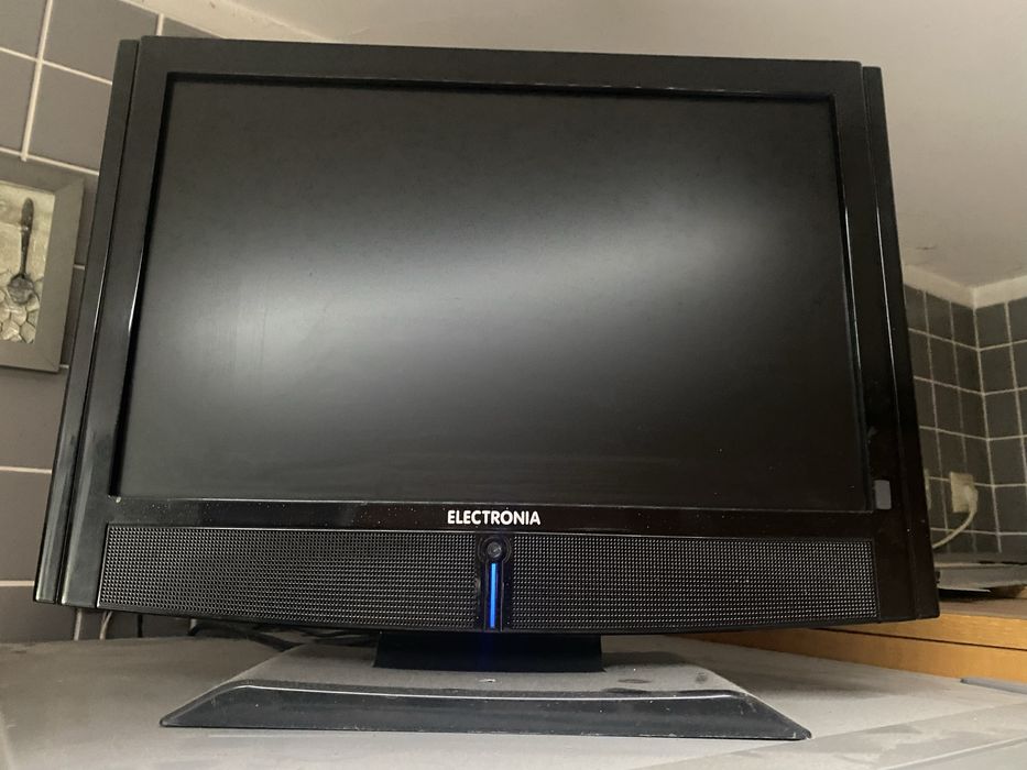 Televisão / Monitor LCD Electronia 19" (HDMI / TDT) – Excelente Estado