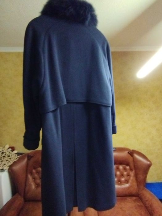 Пальто жіноче демісезонне з коміром ЛАМА. 52 розмір.