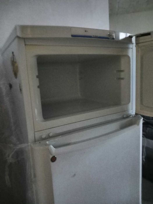 Працюючий холодильник