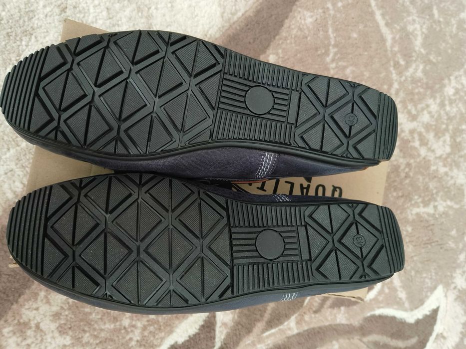 Продам нові мокасини з натуральної шкіри Levi's