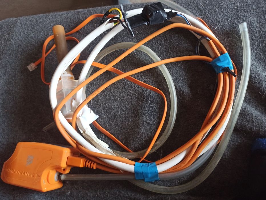 Maxi Orange Aspen Pumps