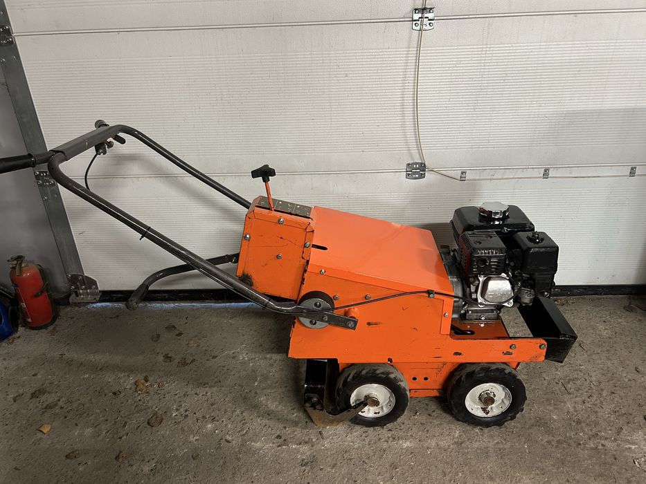 Wycinarka do trawy darnii HUSQVARNA SC18 4X4