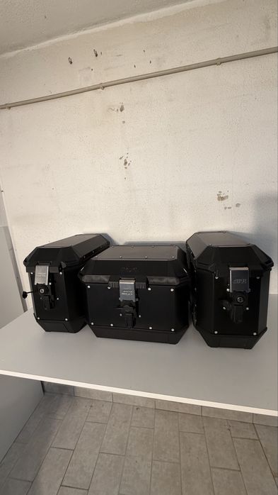 Vendo malas e top case da givi com suporte.