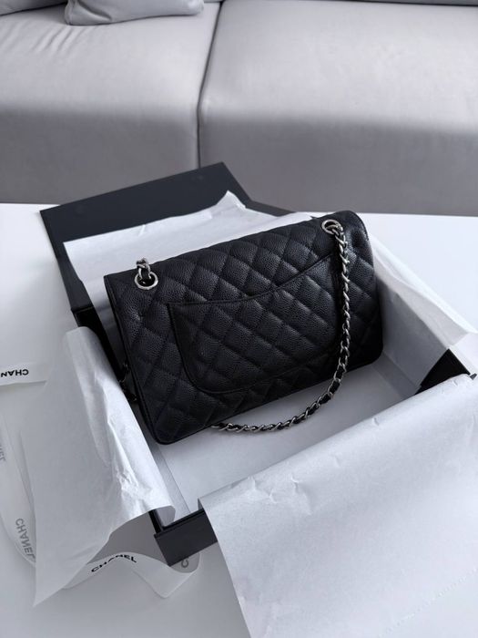 Шкіряна сумка у стилі Chanel Classic