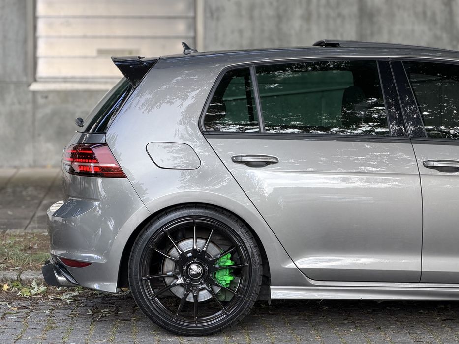 VW GOLF VII 2.0 TSI R — photo 5