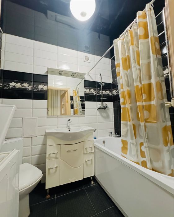 Продаж 3 кімнатної квартири з прибудовою на Новомиколаївці