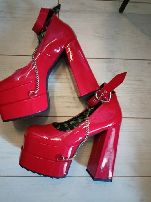 Buty na koturnie czerwone Lamoda rozmiar 38