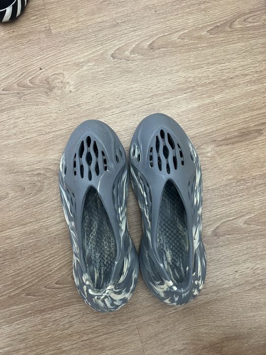 Crocs adidas yezzy