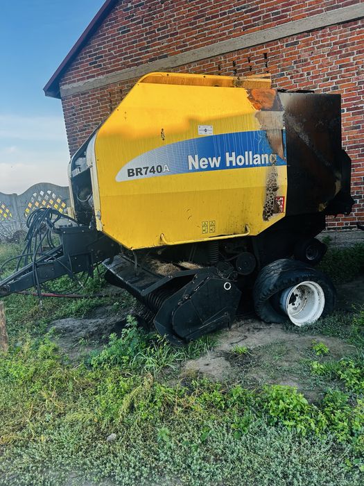 New holland br740