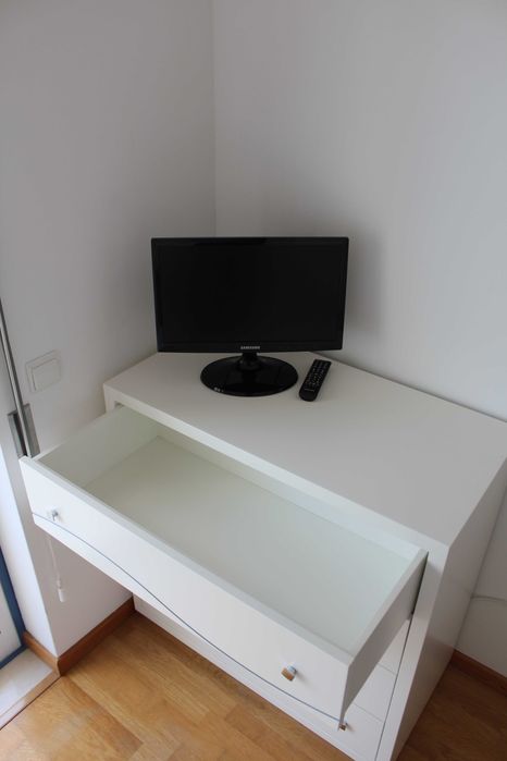 Cómoda Moderna ( com 4 gavetas espaçosas)