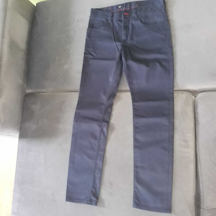 Materiałowe spodnie prążkowane Tommy Hilfiger 33 / 32
