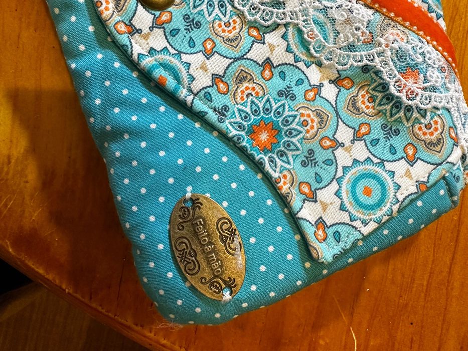 Bolsa feita à mão em tecido