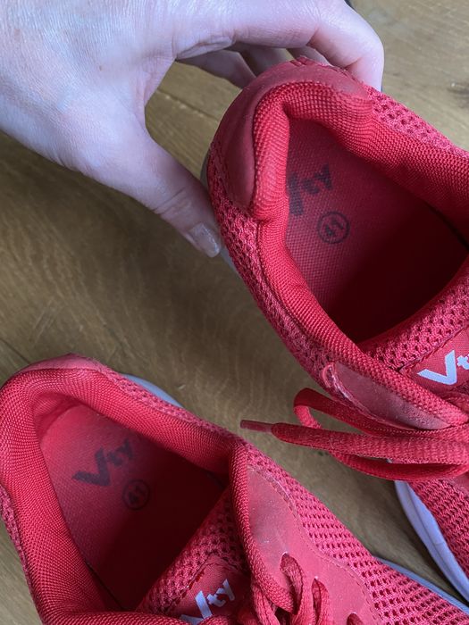 Lekkie tenisówki idealne na wf r.41