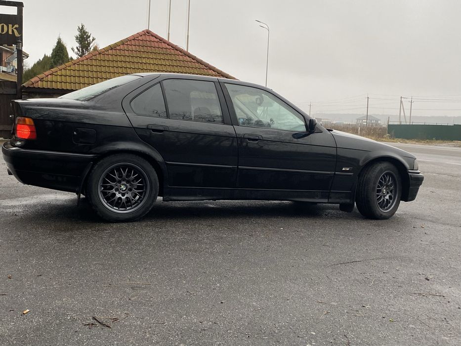 Продам автомобіль BMW e36