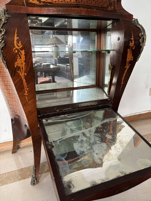 Vitrine/Bar Antigo Estilo Luís XV em Marchetaria com Tampo em Mármore