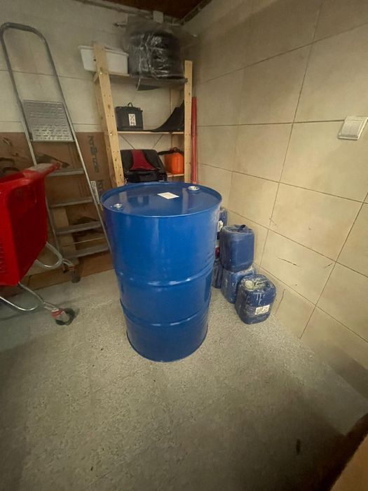 Dá se tambores vazios . Capacidade 200 lts  em óptimo estado