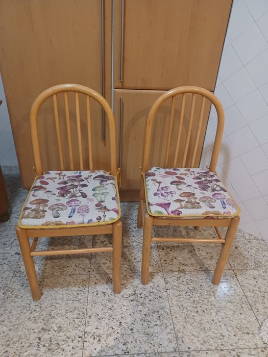Vendo mesa con 4 cadeiras